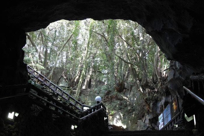 Manjanggul Cave
