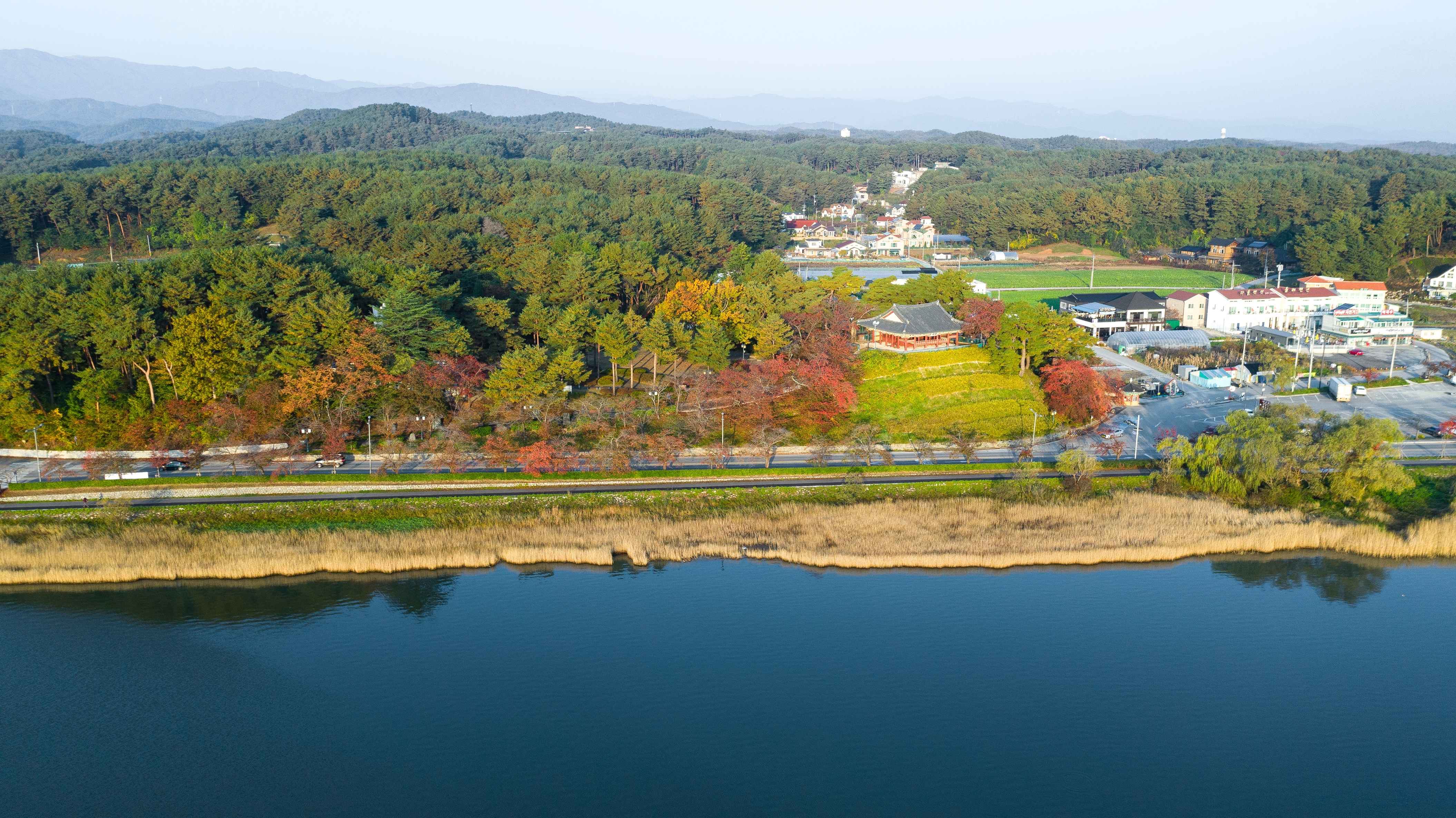 Gyeongpodae Pavilion & Gyeongpo Lake
