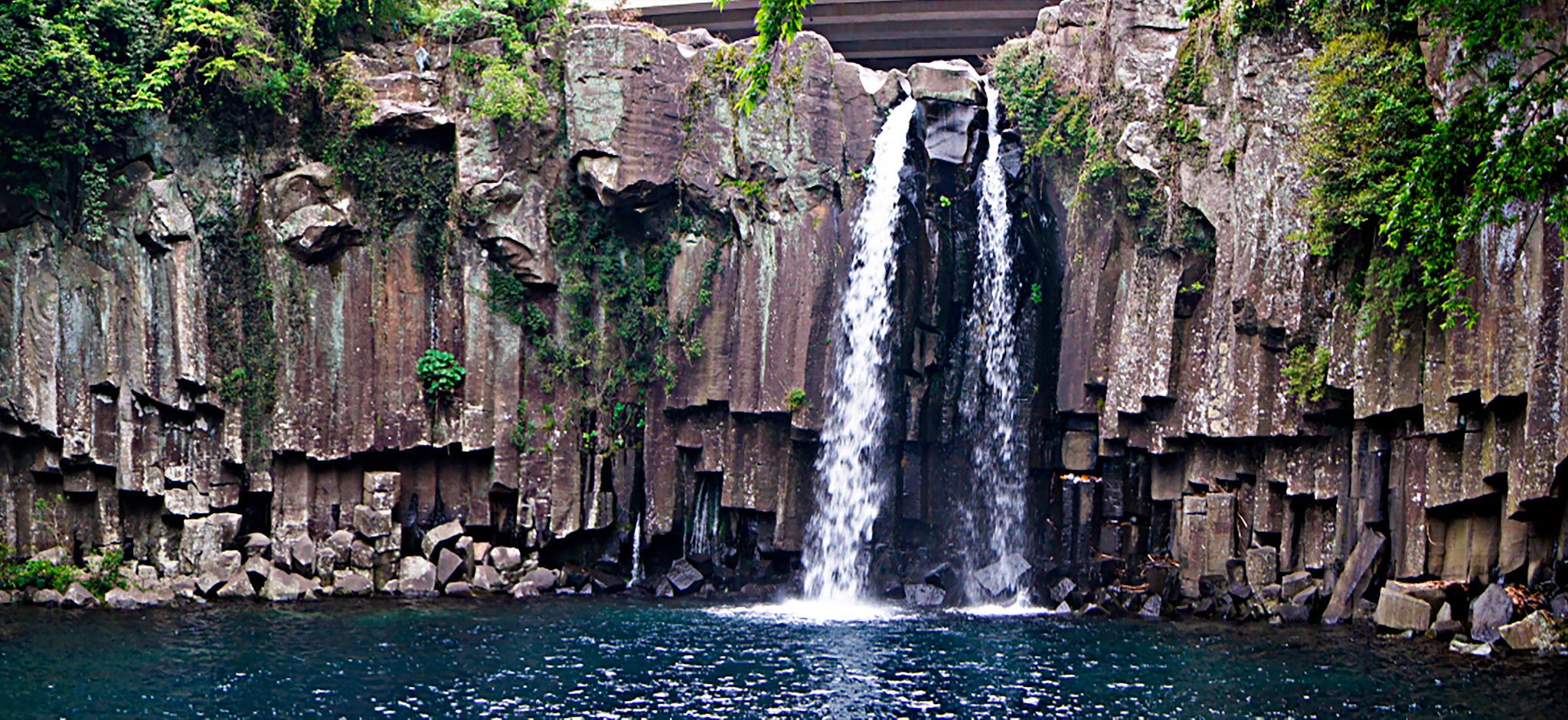 Cheonjiyeon Waterfall